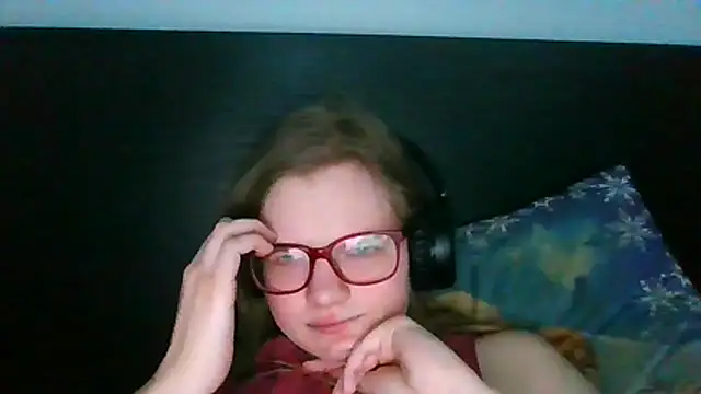 Snapshot of Moonolighta chatting on January 2026 12:18:01 PM Moonolighta online show from January 2026 12:18:01 PM