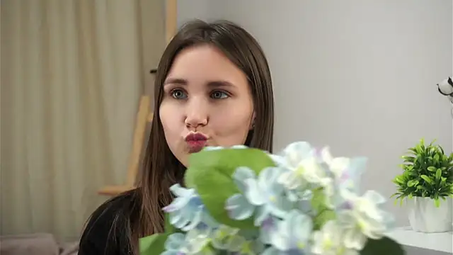 EthalFlowers online show from October 2025 12:53:01 AM