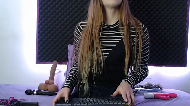 karlamoon23 online show from October 2025 09:15:01 PM