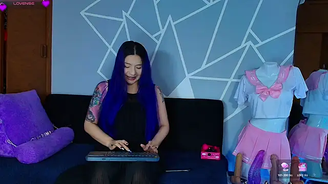 karlamoon23 online show from July 2026 11:33:01 PM