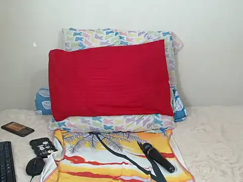 Snapshot of _SweetLips_ chatting on April 2026 05:55:01 PM SweetLips online show from April 2026 05:55:01 PM