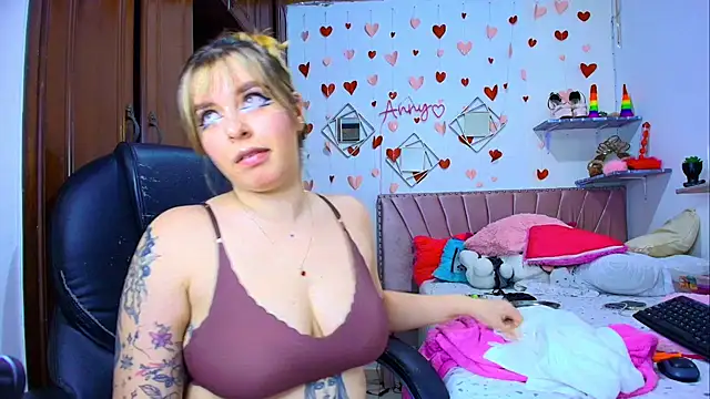 Snapshot of Anny_Hurtado chatting on November 2025 05:24:01 AM Anny Hurtado online show from November 2025 05:24:01 AM