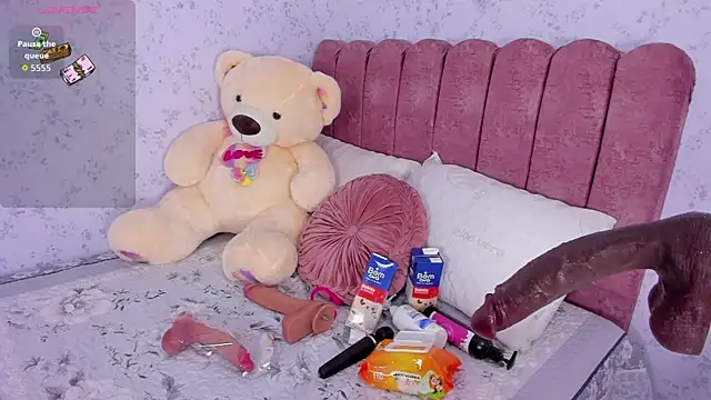 miathonson769 online show from September 2025 07:50:01 PM