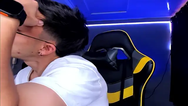 alexgiraldo   online show from October 2025 09:02:01 PM