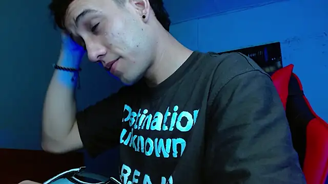Snapshot of alexgiraldo__ chatting on June 2026 01:20:02 PM alexgiraldo online show from June 2026 01:20:02 PM