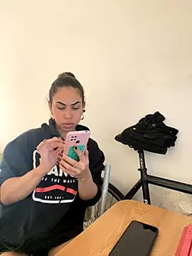 Snapshot of jessens144 chatting on September 2025 03:34:01 PM jessens144 online show from September 2025 03:34:01 PM