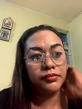 Snapshot of EmmaKantutera chatting on November 2025 03:56:02 PM EmmaKantutera online show from November 2025 03:56:02 PM