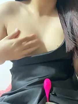 SiennaQueen18 online show from October 2025 05:03:02 AM