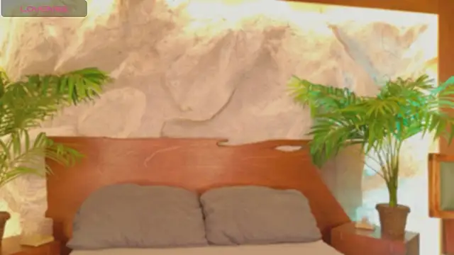 alisonn moon online show from April 2026 05:29:01 PM