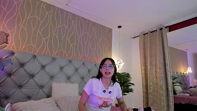 Naughty Couple83 online show from May 2026 07:41:02 PM