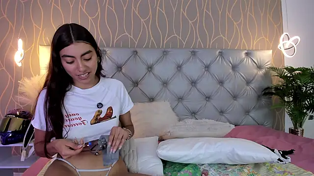 Naughty Couple83 online show from June 2026 07:07:01 PM