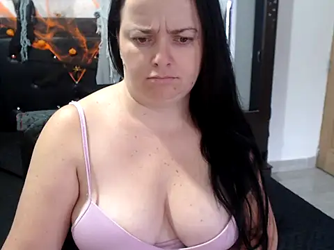 Snapshot of BrianaBarbes chatting on October 2025 12:12:02 PM BrianaBarbes online show from October 2025 12:12:02 PM