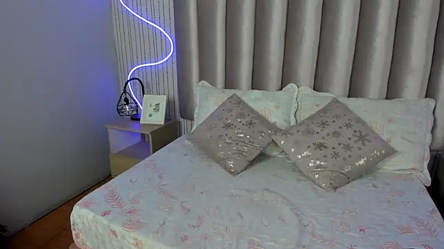 SamanthaPeachss online show from October 2025 12:15:01 PM