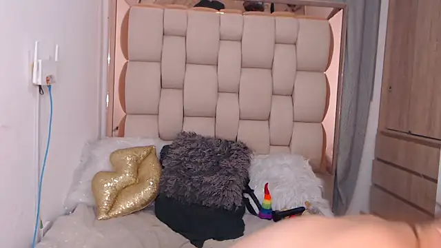 emarosse1 online show from November 2025 03:54:01 AM