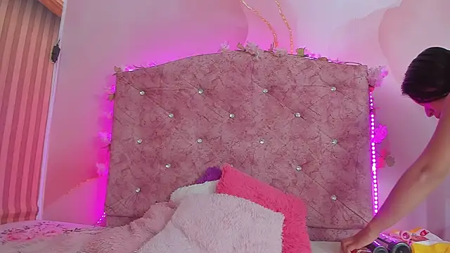 Mila grace  online show from January 2026 06:32:02 PM