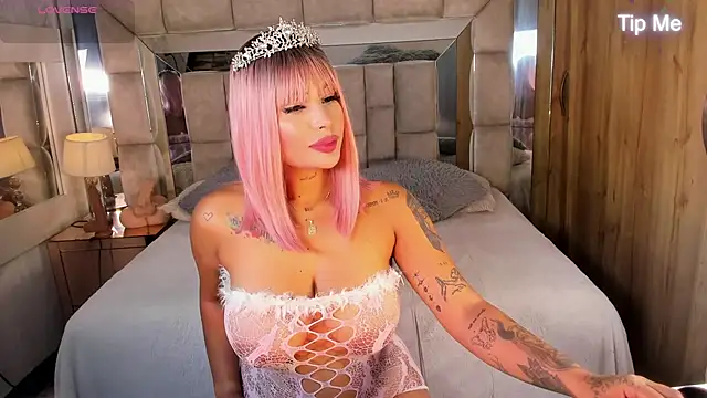 MaddyGray  online show from October 2025 06:19:02 PM