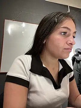 Alyha Cortes online show from September 2025 01:56:01 PM