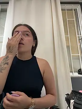 Alyha Cortes online show from November 2025 12:26:01 PM