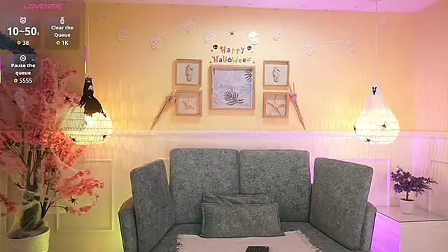 Snapshot of LoonaNyx chatting on October 2025 11:40:01 AM LoonaNyx online show from October 2025 11:40:01 AM