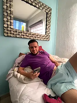 Alexitho25 online show from November 2025 09:13:01 PM