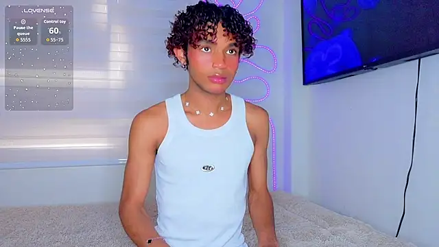 Snapshot of Aaron_Wiinter chatting on February 2026 07:06:02 PM Aaron Wiinter online show from February 2026 07:06:02 PM