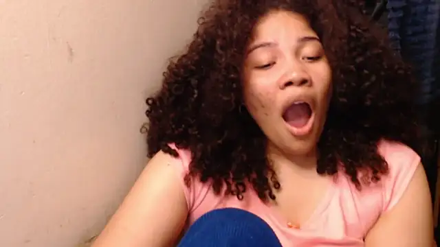 Snapshot of madelene chatting on December 2025 02:39:01 AM madelene online show from December 2025 02:39:01 AM