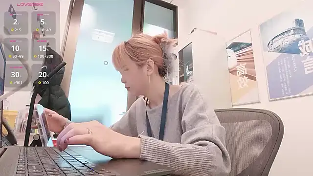 Snapshot of KKMM168 chatting on March 2026 04:27:01 AM KKMM168 online show from March 2026 04:27:01 AM