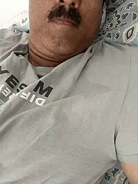 moonflower25 online show from February 2026 05:44:02 PM