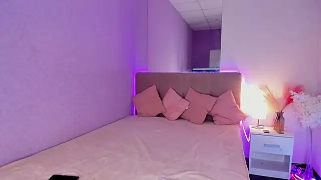 Snapshot of NikkiBustt chatting on October 2025 12:33:01 PM NikkiBustt online show from October 2025 12:33:01 PM