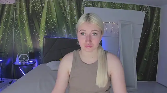 HollyTailors online show from April 2026 05:30:01 AM