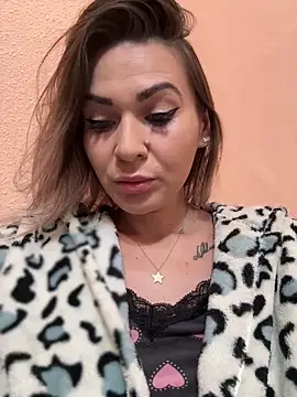 iSelena online show from September 2025 07:46:02 AM