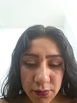 CAROLINE  07 online show from November 2025 12:29:02 PM