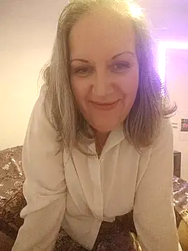 Feelineducentre online show from November 2025 08:44:01 PM