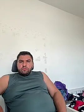 raulgzz4 online show from July 2026 04:42:02 PM