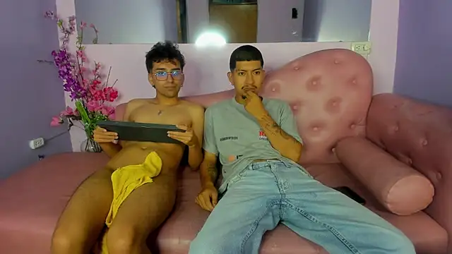 Snapshot of AxelAndJeremy chatting on September 2025 03:29:01 AM AxelAndJeremy online show from September 2025 03:29:01 AM