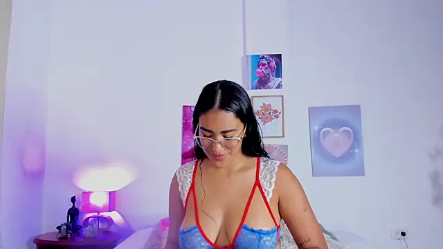 Snapshot of tyra_bankss_ chatting on October 2025 07:13:01 PM tyra bankss online show from October 2025 07:13:01 PM