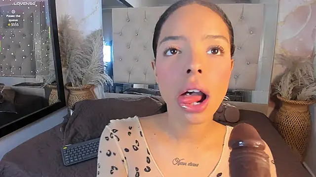 Luna Tylor online show from November 2025 03:38:01 AM