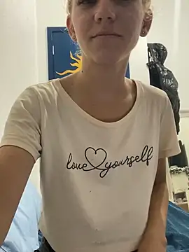 Snapshot of Bruna551 chatting on October 2025 11:25:01 PM Bruna551 online show from October 2025 11:25:01 PM