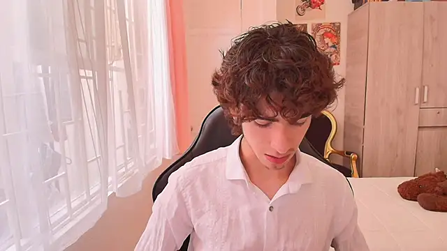 Nude Boy18 online show from October 2025 08:42:01 PM