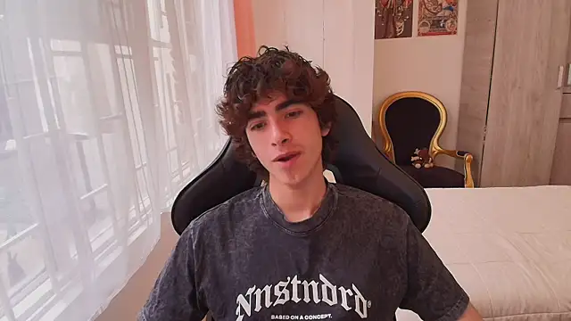 Nude Boy18 online show from October 2025 09:35:02 PM