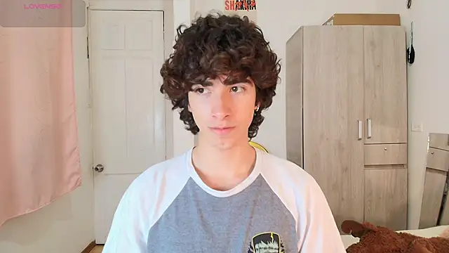 Nude Boy18 online show from November 2025 05:29:01 AM