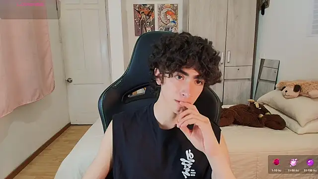 Nude Boy18 online show from April 2026 11:18:02 PM