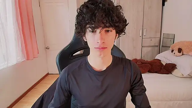 Nude Boy18 online show from May 2026 08:05:02 PM