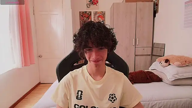 Nude Boy18 online show from May 2026 06:46:02 PM