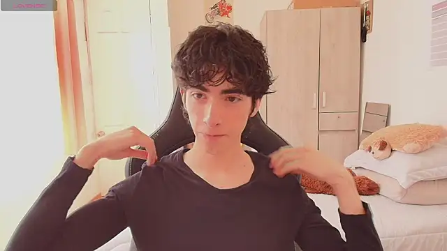 Nude Boy18 online show from May 2026 05:43:02 PM