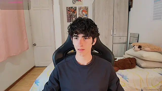 Nude Boy18 online show from May 2026 09:38:01 PM