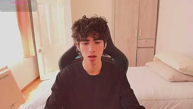 Nude Boy18 online show from June 2026 06:24:02 PM