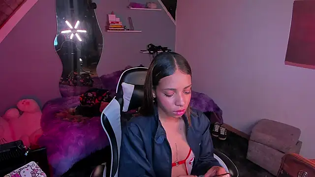 yumi hanna online show from December 2025 02:32:02 AM