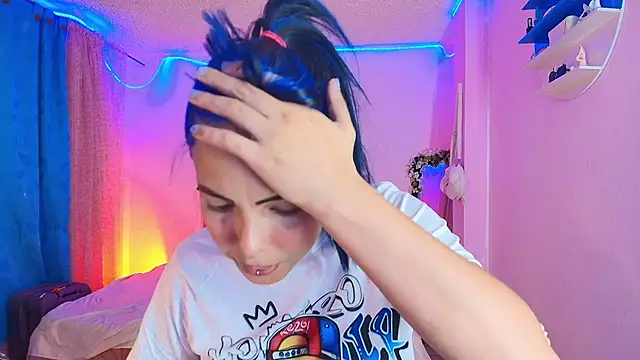 MiSofialeal online show from February 2026 06:08:02 PM