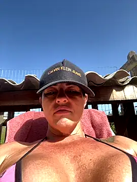 Snapshot of Deusasafada chatting on November 2025 06:19:02 PM Deusasafada online show from November 2025 06:19:02 PM